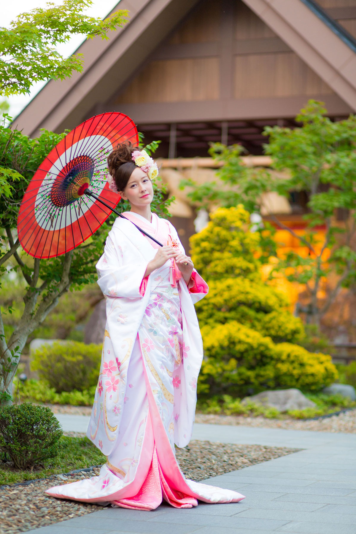 和傘を持つ花嫁